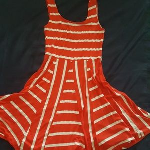 ORANGE AND WHITE SUMMER DRESS SIZE SMALL